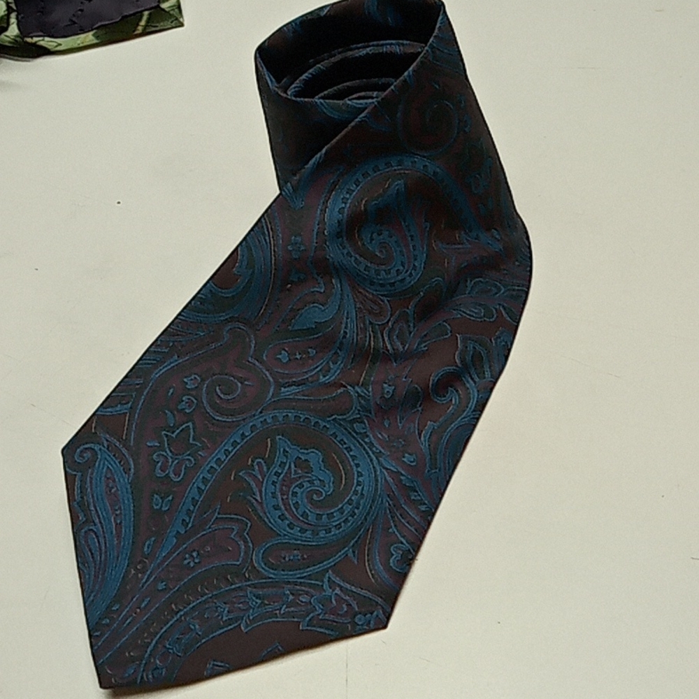 Paisley Italian silk handmade tie